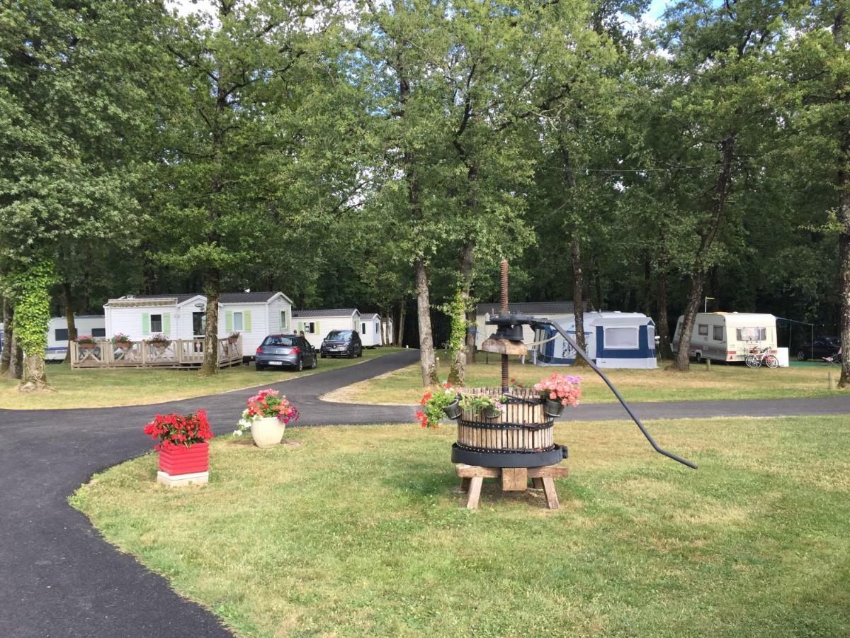 Camping Les Petites Minaudieres Hotel Saint-Sauveur  ภายนอก รูปภาพ